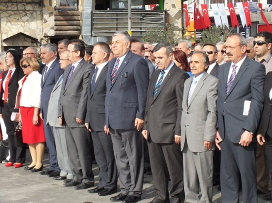 Sarıyer'de 23 Nisan Bayramı çelenk töreni 3