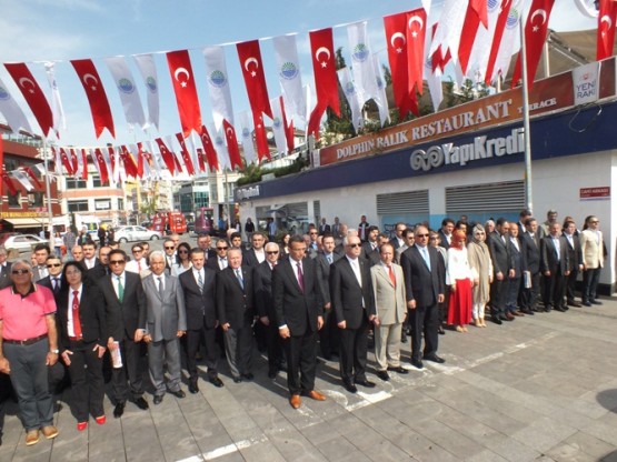 Sarıyer'de 23 Nisan Bayramı çelenk töreni 4