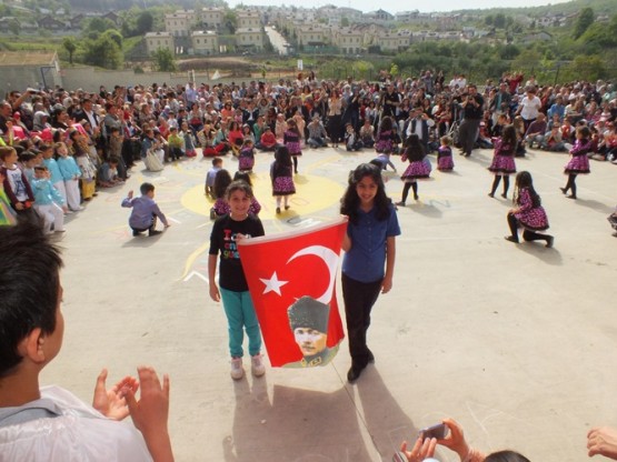 Sarıyer'de 23 Nisan Bayramı çelenk töreni 8