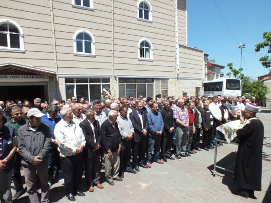 Kasım Aydın babaannesini toprağa verdi 30