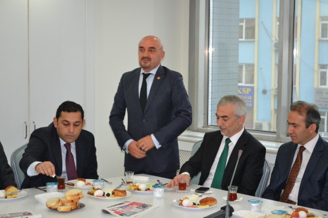 Geleneksel bayramlaşma töreni,  AK Parti de gerçekleşti 32