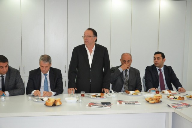 Geleneksel bayramlaşma töreni,  AK Parti de gerçekleşti 47