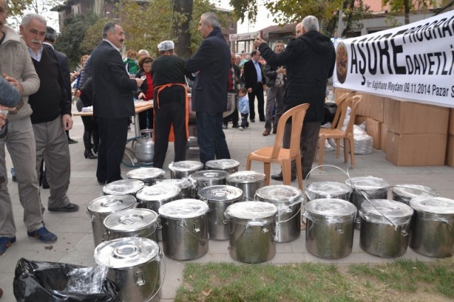 CHP'liler Kağıthane’de, 20 bin kişiye aşure dağıttı 10
