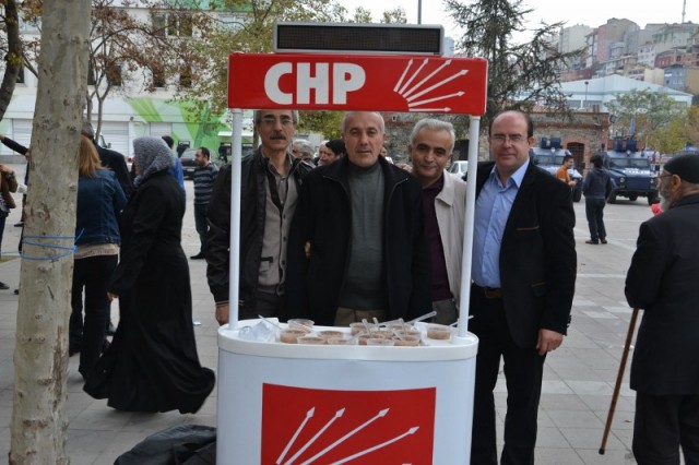 CHP'liler Kağıthane’de, 20 bin kişiye aşure dağıttı 12
