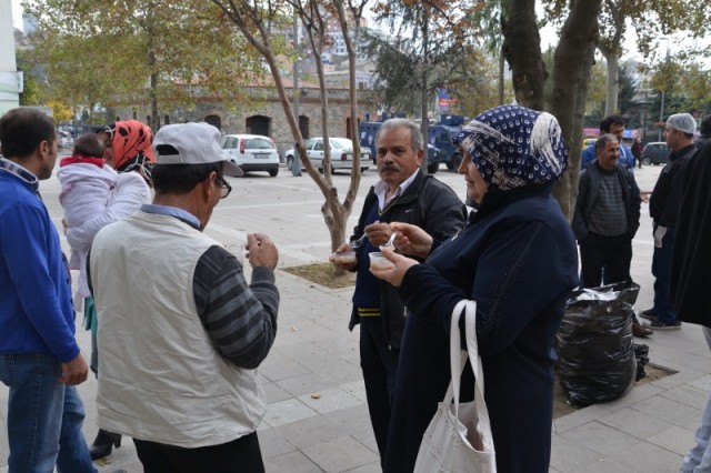 CHP'liler Kağıthane’de, 20 bin kişiye aşure dağıttı 16