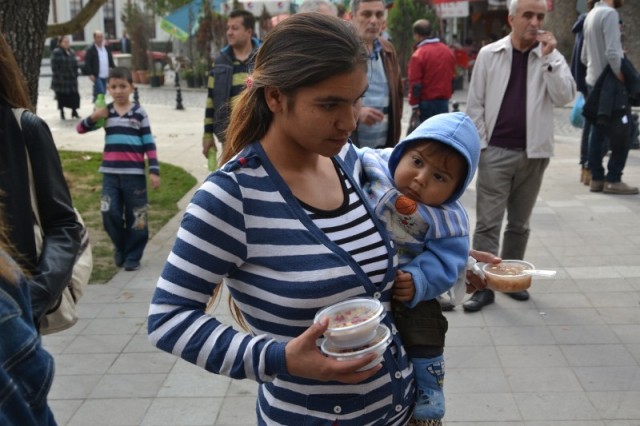 CHP'liler Kağıthane’de, 20 bin kişiye aşure dağıttı 18