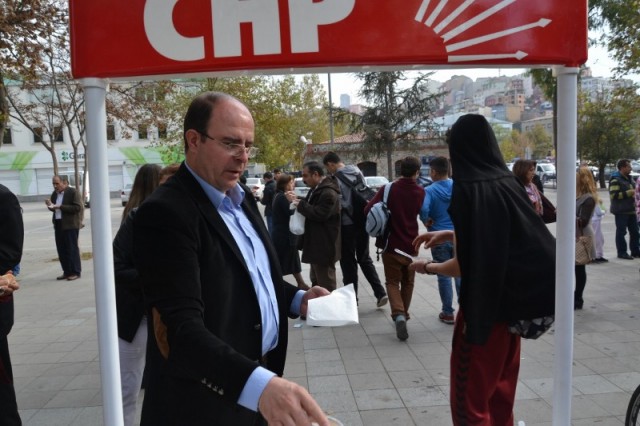 CHP'liler Kağıthane’de, 20 bin kişiye aşure dağıttı 19