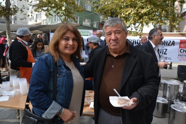 CHP'liler Kağıthane’de, 20 bin kişiye aşure dağıttı 23