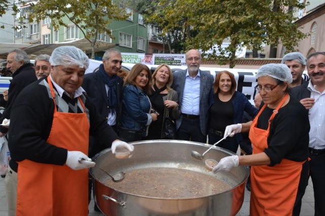 CHP'liler Kağıthane’de, 20 bin kişiye aşure dağıttı 27