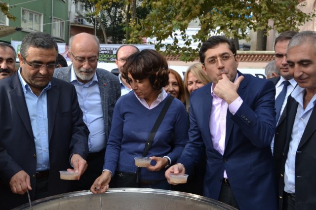 CHP'liler Kağıthane’de, 20 bin kişiye aşure dağıttı 39