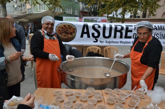 CHP'liler Kağıthane’de, 20 bin kişiye aşure dağıttı 4