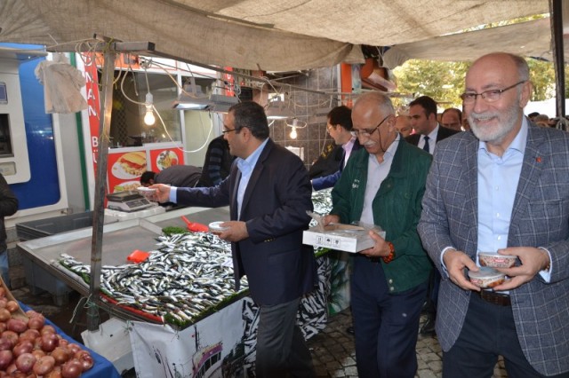 CHP'liler Kağıthane’de, 20 bin kişiye aşure dağıttı 46