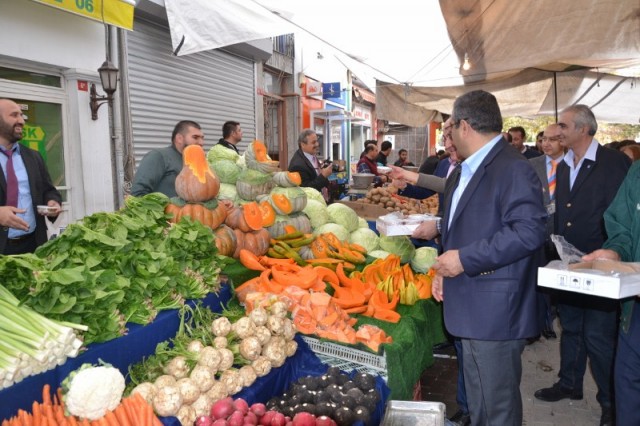 CHP'liler Kağıthane’de, 20 bin kişiye aşure dağıttı 48