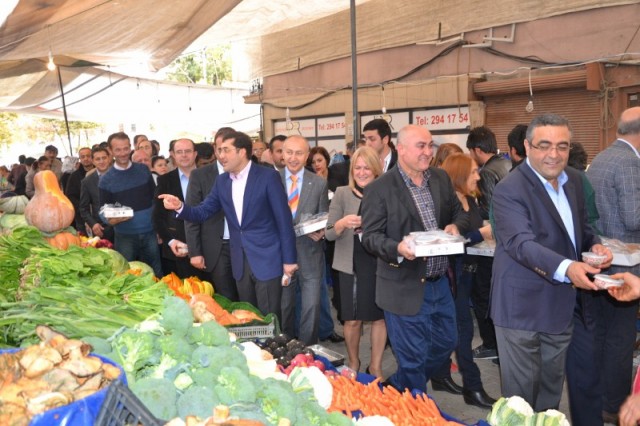 CHP'liler Kağıthane’de, 20 bin kişiye aşure dağıttı 49