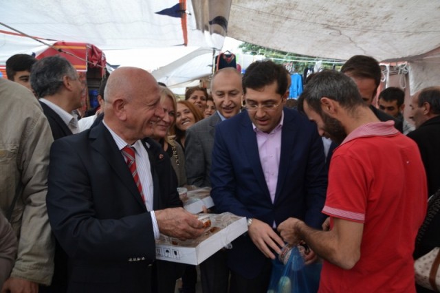 CHP'liler Kağıthane’de, 20 bin kişiye aşure dağıttı 56