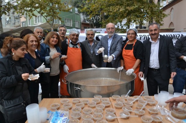 CHP'liler Kağıthane’de, 20 bin kişiye aşure dağıttı 8