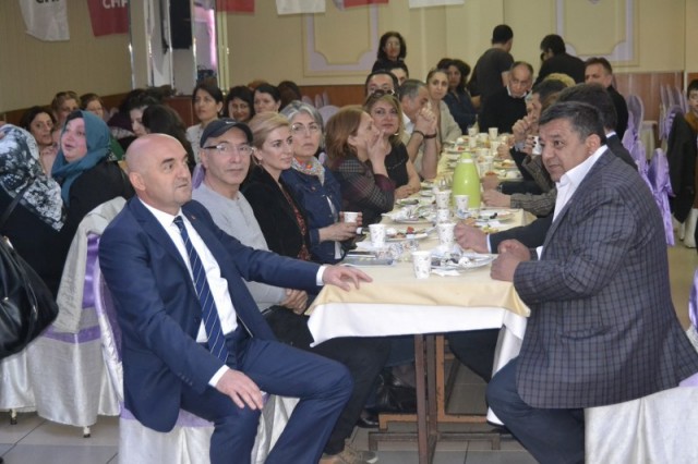 Zehra Balık, CHP'li kadınlara kahvaltı düzenledi 21