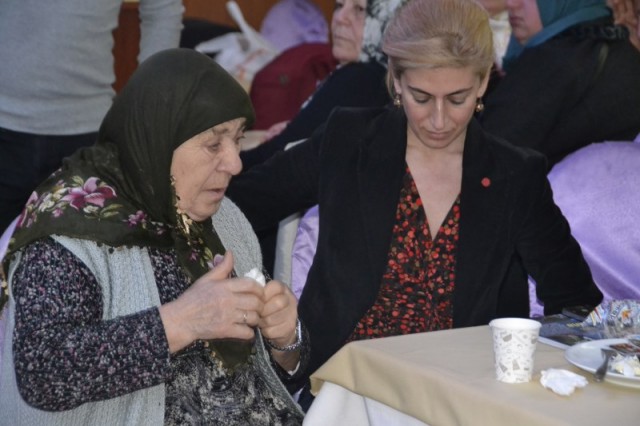 Zehra Balık, CHP'li kadınlara kahvaltı düzenledi 38