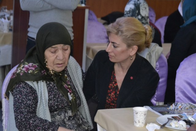 Zehra Balık, CHP'li kadınlara kahvaltı düzenledi 44