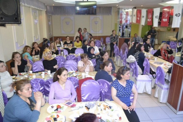Zehra Balık, CHP'li kadınlara kahvaltı düzenledi 45