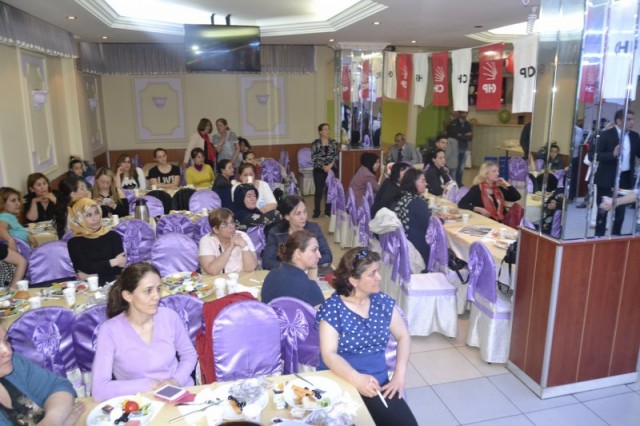 Zehra Balık, CHP'li kadınlara kahvaltı düzenledi 46