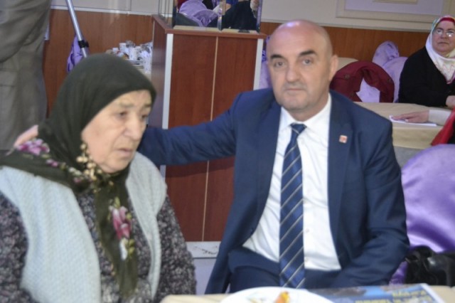 Zehra Balık, CHP'li kadınlara kahvaltı düzenledi 63