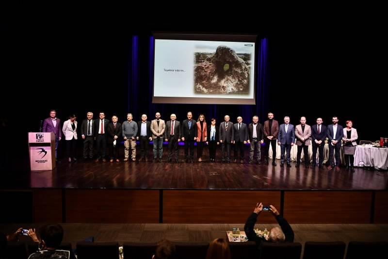 TÜRKİYE’NİN EN BÜYÜK FOSİL AĞACI BEYLİKDÜZÜ’NDE 10