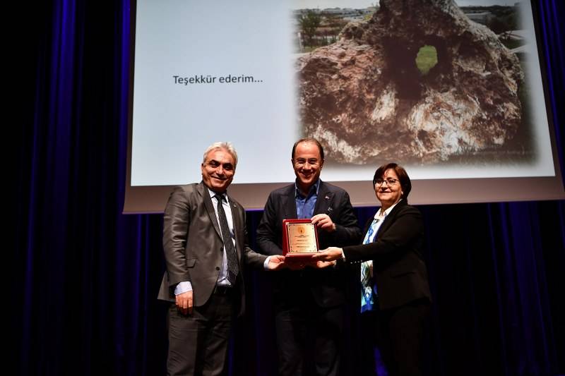 TÜRKİYE’NİN EN BÜYÜK FOSİL AĞACI BEYLİKDÜZÜ’NDE 9