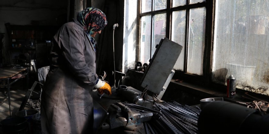 Gizlenerek girdiği sanayinin Nezahat Ustası oldu