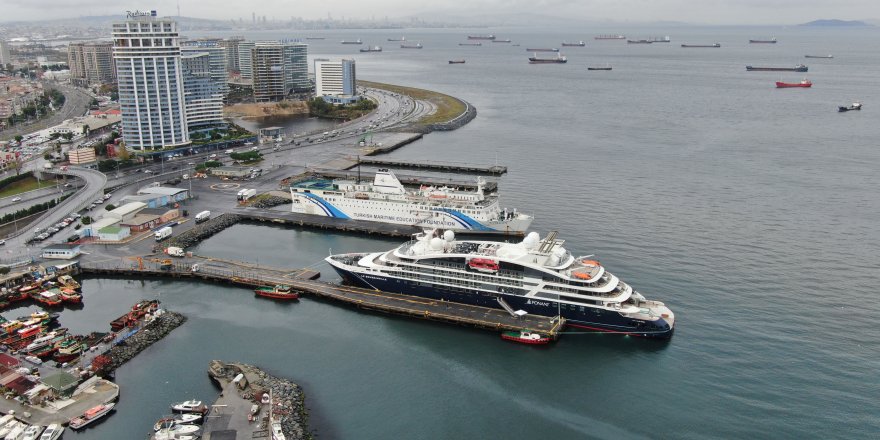 LÜKS KRUVAZİYER ZEYPORT LİMANI'NA DEMİRLEDİ