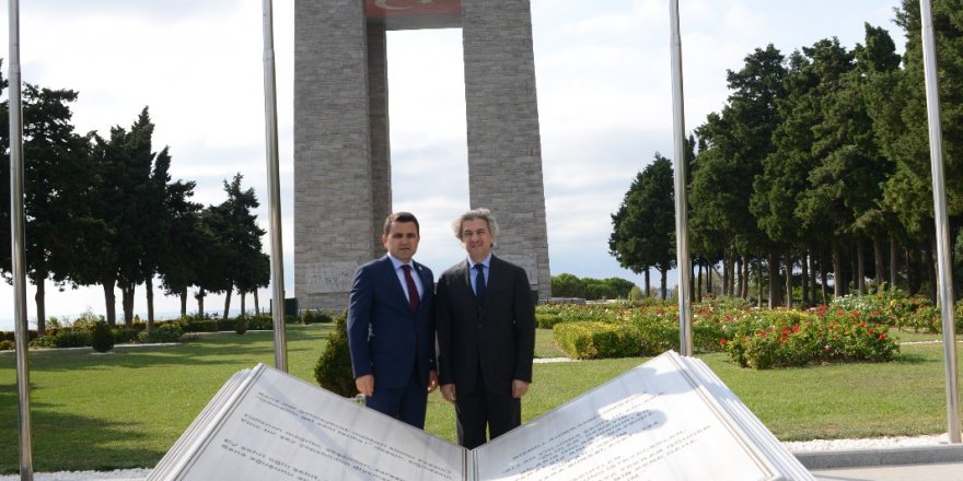 BAKAN YARDIMCISI DEMİRCAN'DAN ÇANAKKALE'DE ŞEHİTLİK ZİYARETİ