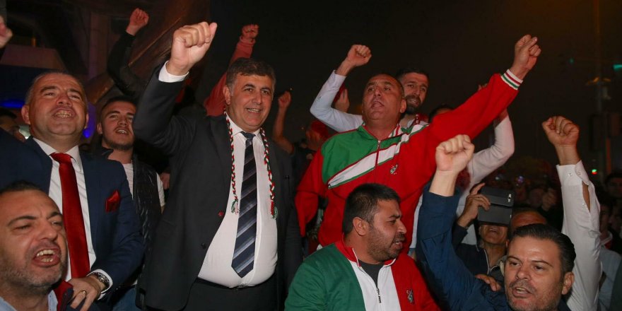 KARŞIYAKA'DAN 107'NCİ YIL KUTLAMASI