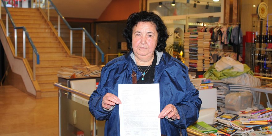 ÇÖPE ATILAN ATATÜRK FOTOĞRAFLARINA ÇOCUKLAR SAHİP ÇIKTI