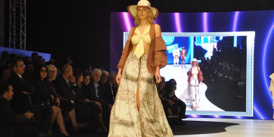 ÜNLÜ MANKENLER DENİZLİ'DE PODYUMA ÇIKTI