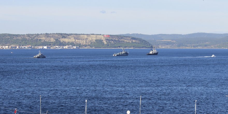 RUS SAVAŞ GEMİLERİ PEŞ PEŞE ÇANAKKALE BOĞAZI'NDAN GEÇTİ