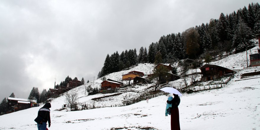 AYDER BEYAZA BÜRÜNDÜ, TATİLCİLER KARIN KEYFİNİ SÜRDÜ