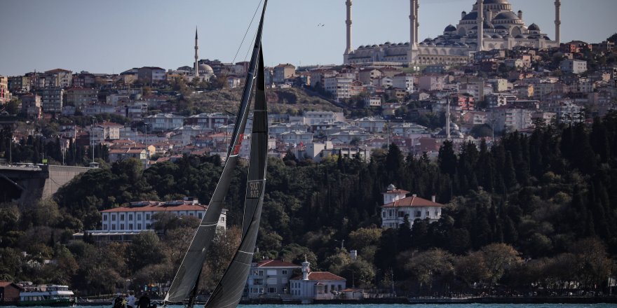 İSTANBUL BOĞAZI'NDA YELKENLİ ŞÖLENİ