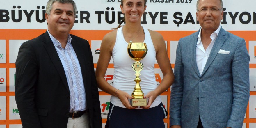 BÜYÜKLER TÜRKİYE ŞAMPİYONASI'NDA KADINLARIN ŞAMPİYONU İPEK ÖZ