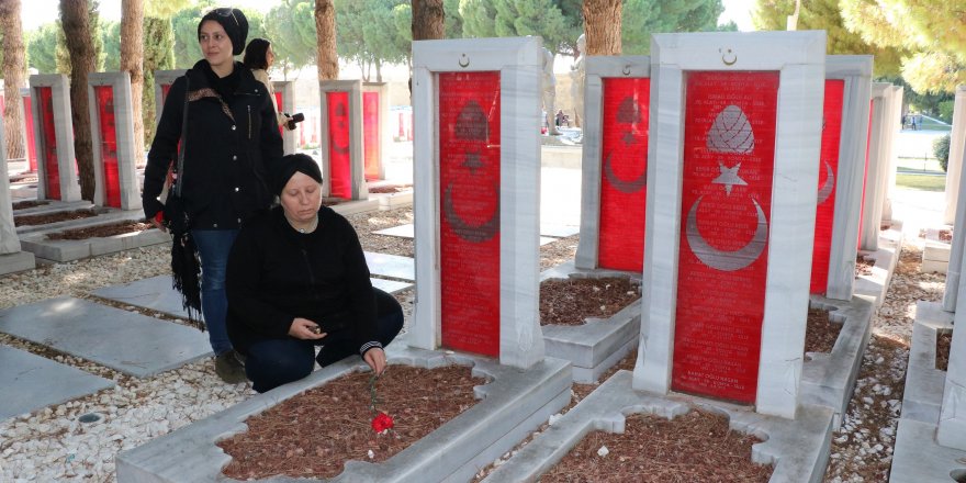 GÖÇMENLER, ÇANAKKALE'DE ŞEHİT ATALARININ MEZARLARINI ZİYARET ETTİ