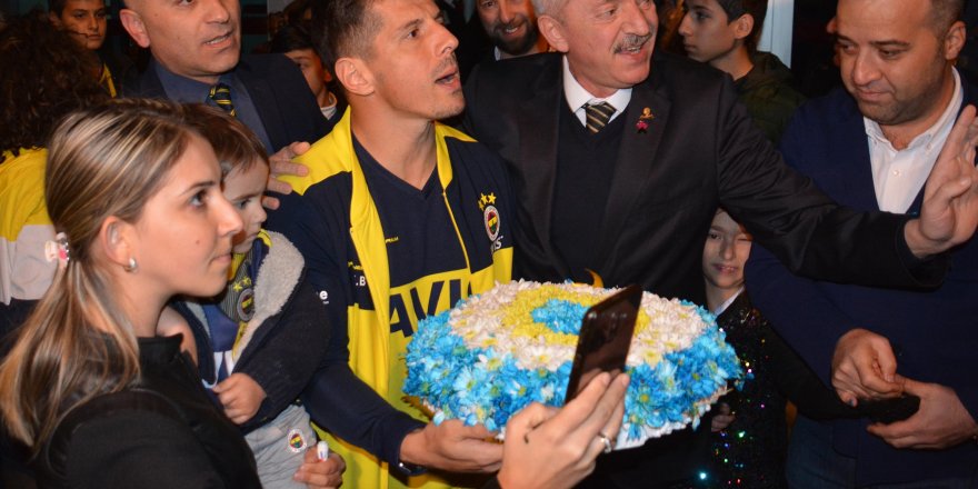 FENERBAHÇE'YE KAYSERİ'DE MEŞALELİ KARŞILAMA