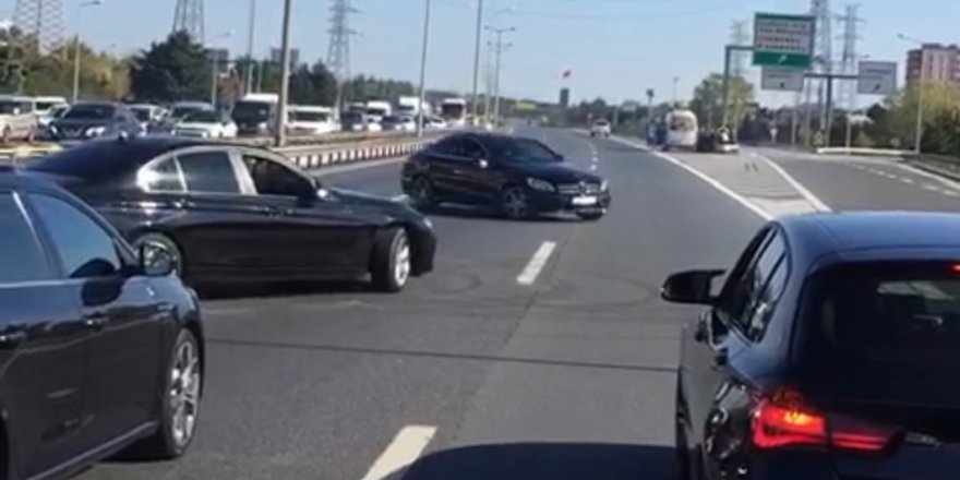 TEM OTOYOLU'NU TRAFİĞE KAPATIP DRİFT YAPAN MAGANDALAR KAMERADA 