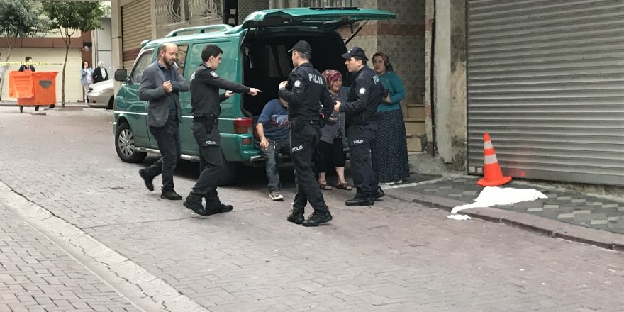 ZEYTİNBURNU'NDA KAVGA: EŞİNİ, OĞLUNU VE DAMADINI VURDU