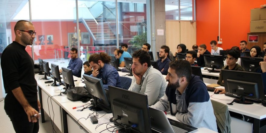 BELEDİYEDE, SEKTÖR ÇALIŞANLARINA YAZILIM DERSİ