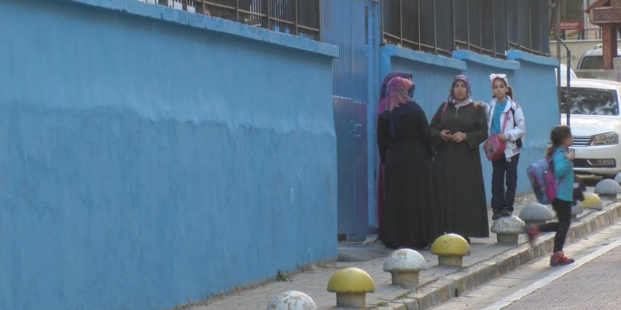 AVCILAR'DA OKUL BAHÇESİNDEKİ ÖLÜM: ÇOK SAYIDA ÖĞRENCİ OKULA GELMEDİ