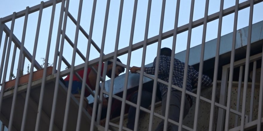 SULTANGAZİ'DE MAAŞINI İSTEYEN İŞÇİYE DAYAK...