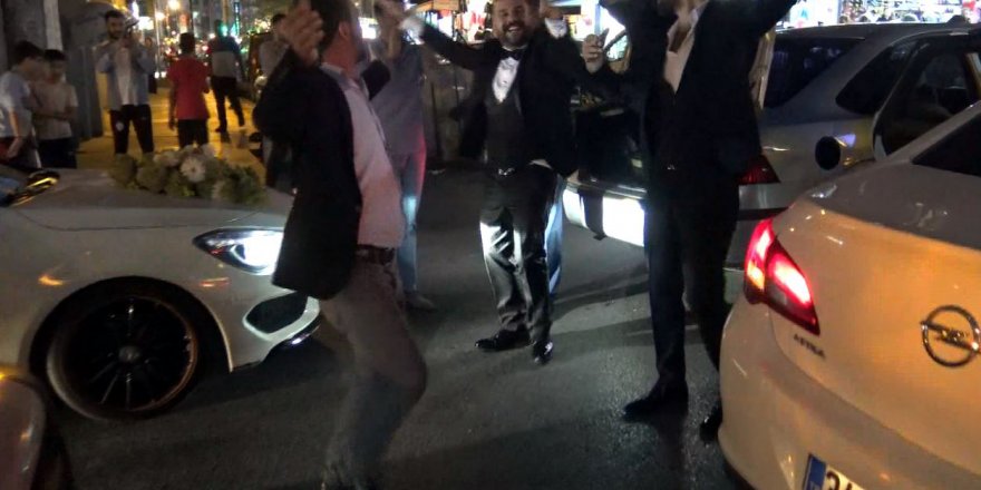 DURAN TRAFİKTE DAMATTAN ‘GÖBEK MOLASI’