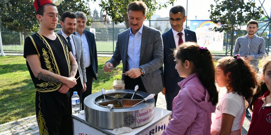 ÇOCUKLAR, “BENİMLE OYNAR MISIN?” DEDİ, BAŞKAN OYUNA GİRDİ