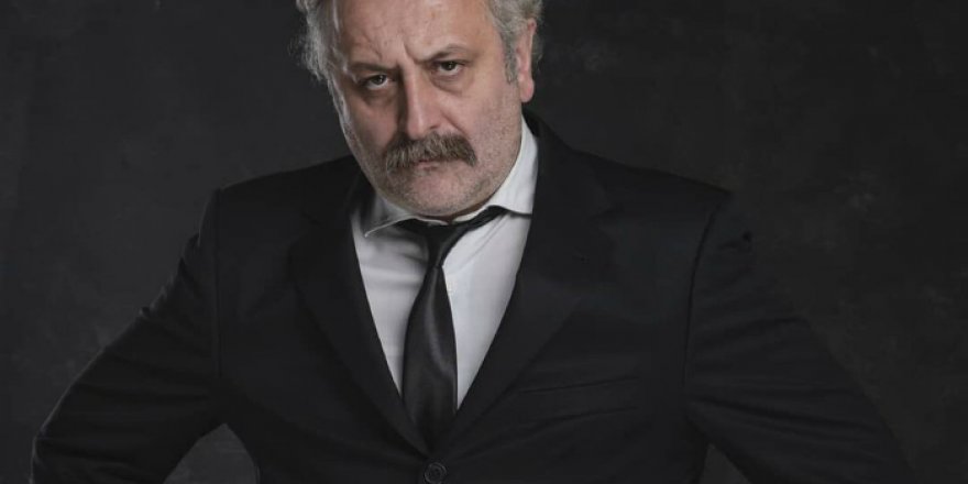 ONUR ÜNLÜ STAND-UP GÖSTERİSİYLE SAHNEDE