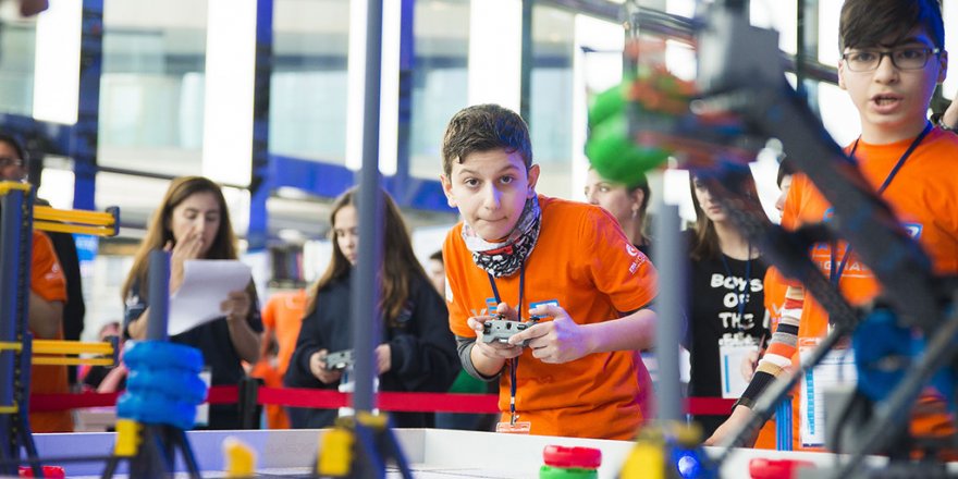 TÜRK ÖĞRENCİLER, DÜNYADAN RAKİPLERİYLE ROBOTLARINI YARIŞTIRACAK
