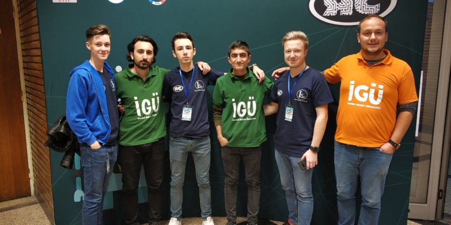 TÜRK EKİP ‘ROBOT ŞAMPİYONASI’NDAN ÖDÜLLE DÖNDÜ